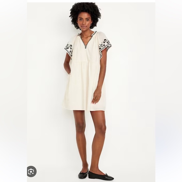 NWT Old Navy embroidered Mini Swing Dress Open Neck Cotton Flutter Empire Waist - Picture 1 of 15